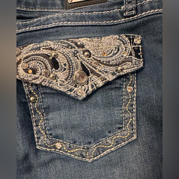 Y2k earl jeans shorts full of bling 💍 size6 - Picture 8 of 8